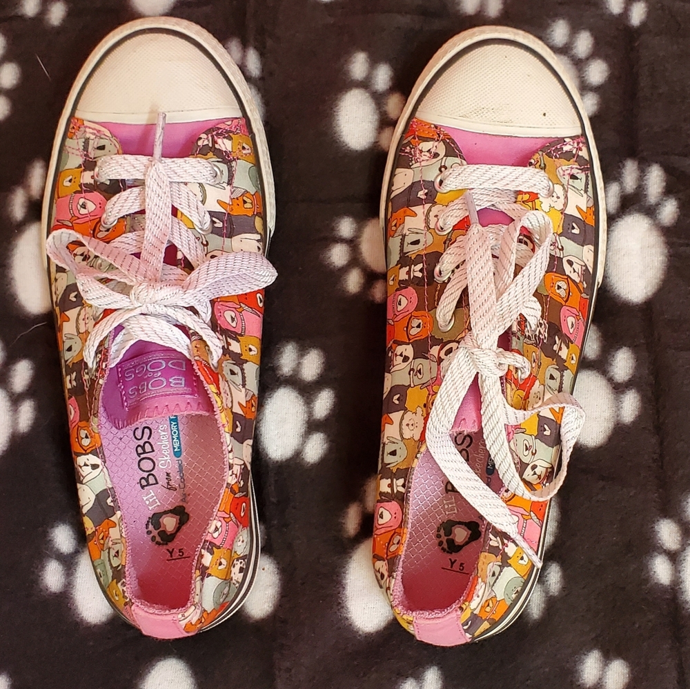 Fun dog lover  Skechers in size 7